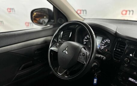Mitsubishi Outlander III рестайлинг 3, 2018 год, 1 699 000 рублей, 13 фотография