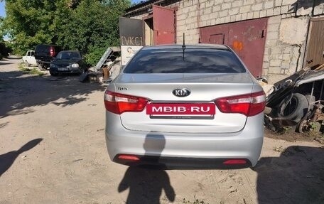 KIA Rio III рестайлинг, 2013 год, 880 000 рублей, 2 фотография