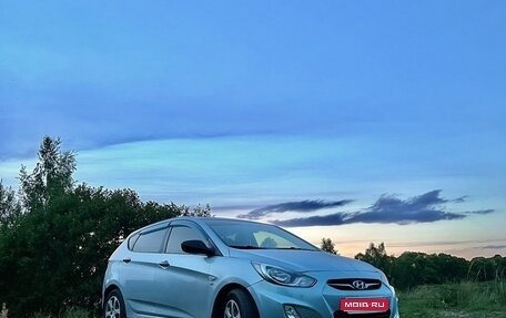 Hyundai Solaris II рестайлинг, 2012 год, 600 000 рублей, 1 фотография