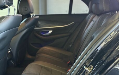 Mercedes-Benz E-Класс, 2019 год, 2 700 000 рублей, 24 фотография
