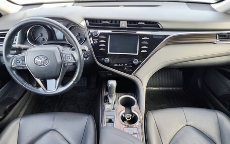 Toyota Camry, 2020 год, 2 650 000 рублей, 10 фотография