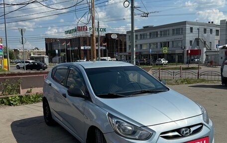 Hyundai Solaris II рестайлинг, 2012 год, 600 000 рублей, 3 фотография