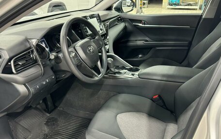 Toyota Camry, 2021 год, 2 700 000 рублей, 5 фотография