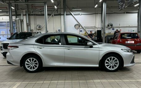 Toyota Camry, 2021 год, 2 700 000 рублей, 2 фотография