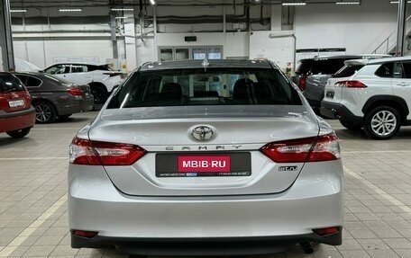 Toyota Camry, 2021 год, 2 700 000 рублей, 4 фотография