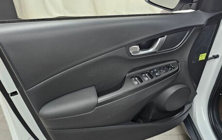 Hyundai Kona, 2023 год, 2 120 000 рублей, 24 фотография