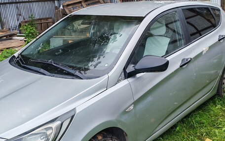 Hyundai Solaris II рестайлинг, 2013 год, 420 000 рублей, 1 фотография