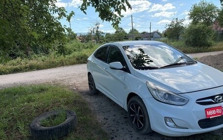 Hyundai Solaris II рестайлинг, 2013 год, 650 000 рублей, 2 фотография