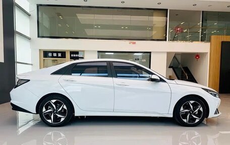 Hyundai Elantra, 2023 год, 1 240 000 рублей, 5 фотография