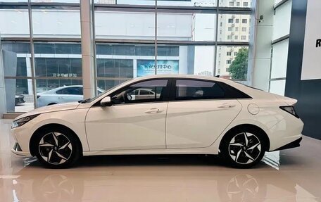 Hyundai Elantra, 2023 год, 1 240 000 рублей, 6 фотография