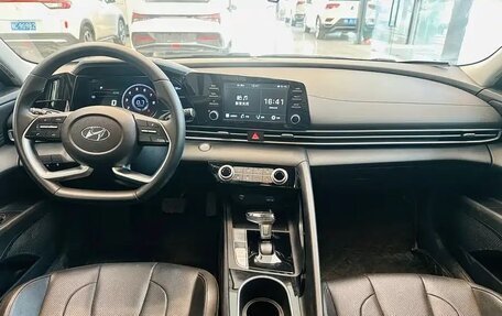 Hyundai Elantra, 2023 год, 1 240 000 рублей, 11 фотография