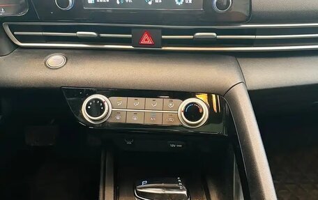 Hyundai Elantra, 2023 год, 1 240 000 рублей, 14 фотография