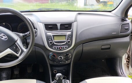 Hyundai Solaris II рестайлинг, 2013 год, 420 000 рублей, 12 фотография