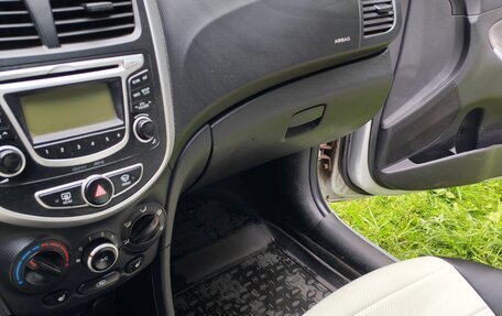 Hyundai Solaris II рестайлинг, 2013 год, 420 000 рублей, 16 фотография