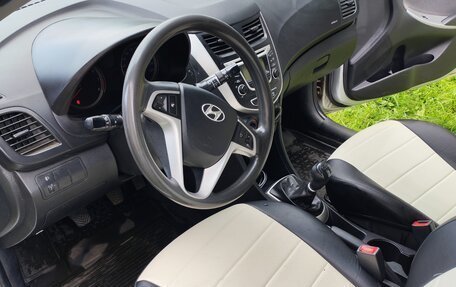 Hyundai Solaris II рестайлинг, 2013 год, 420 000 рублей, 18 фотография