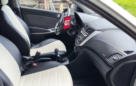 Hyundai Solaris II рестайлинг, 2013 год, 420 000 рублей, 6 фотография