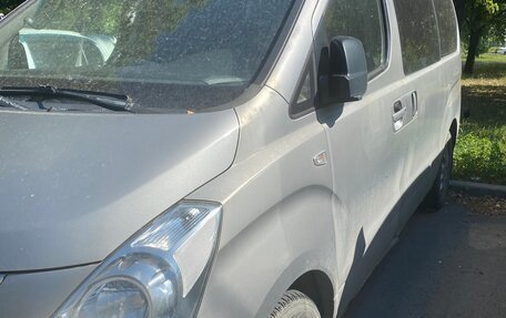 Hyundai Grand Starex Grand Starex I рестайлинг 2, 2012 год, 1 200 000 рублей, 2 фотография