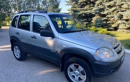 Chevrolet Niva I рестайлинг, 2018 год, 675 000 рублей, 10 фотография