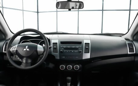 Mitsubishi Outlander III рестайлинг 3, 2007 год, 1 300 000 рублей, 12 фотография