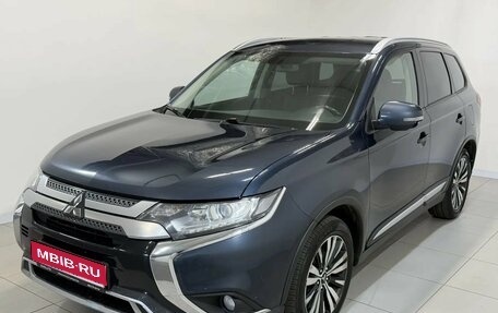 Mitsubishi Outlander III рестайлинг 3, 2020 год, 1 680 000 рублей, 1 фотография