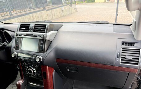 Toyota Land Cruiser Prado 150 рестайлинг 2, 2015 год, 3 400 000 рублей, 11 фотография