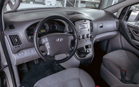 Hyundai H-1 II рестайлинг, 2011 год, 1 395 000 рублей, 13 фотография
