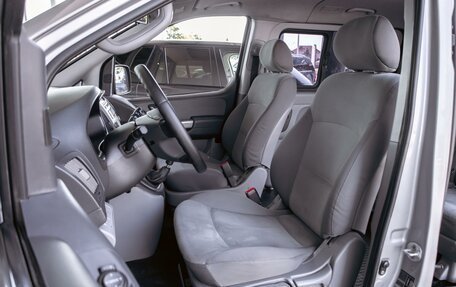 Hyundai H-1 II рестайлинг, 2011 год, 1 395 000 рублей, 11 фотография