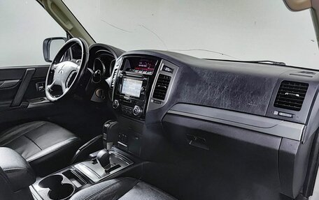 Mitsubishi Pajero IV, 2015 год, 2 570 000 рублей, 11 фотография