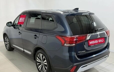 Mitsubishi Outlander III рестайлинг 3, 2020 год, 1 680 000 рублей, 5 фотография