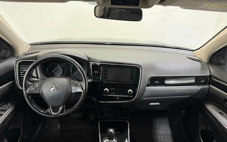 Mitsubishi Outlander III рестайлинг 3, 2020 год, 1 680 000 рублей, 6 фотография