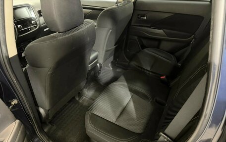 Mitsubishi Outlander III рестайлинг 3, 2020 год, 1 680 000 рублей, 10 фотография