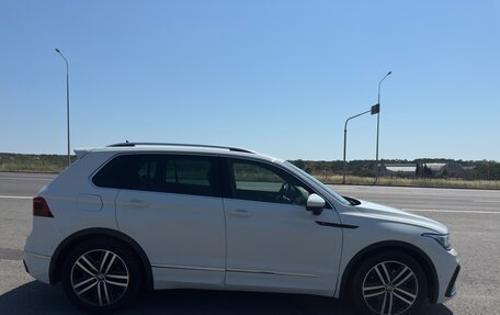 Volkswagen Tiguan II, 2020 год, 2 990 000 рублей, 2 фотография