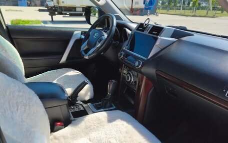 Toyota Land Cruiser Prado 150 рестайлинг 2, 2015 год, 3 800 000 рублей, 6 фотография
