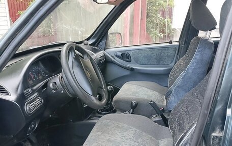 Chevrolet Niva I рестайлинг, 2004 год, 235 000 рублей, 3 фотография