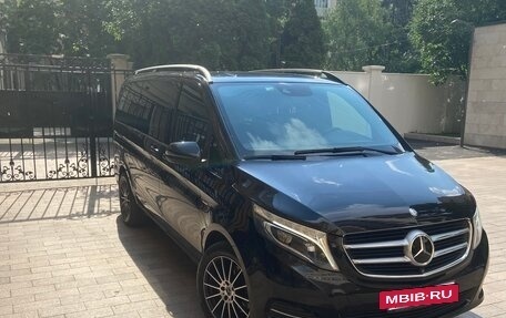 Mercedes-Benz V-Класс, 2016 год, 4 280 000 рублей, 2 фотография