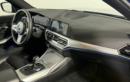 BMW 3 серия, 2019 год, 3 829 000 рублей, 14 фотография