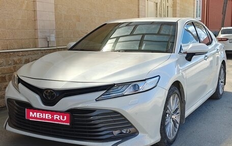 Toyota Camry, 2019 год, 1 870 000 рублей, 1 фотография