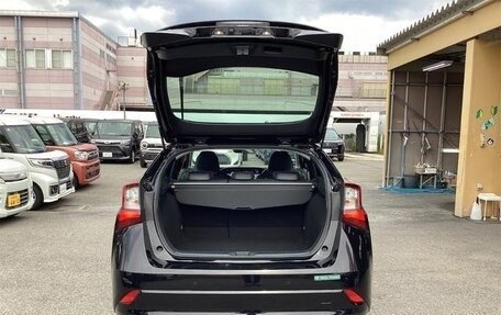 Toyota Prius IV XW50, 2022 год, 1 250 666 рублей, 6 фотография