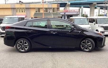 Toyota Prius IV XW50, 2022 год, 1 250 666 рублей, 8 фотография