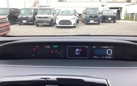 Toyota Prius IV XW50, 2022 год, 1 250 666 рублей, 11 фотография