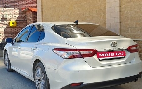Toyota Camry, 2019 год, 1 870 000 рублей, 2 фотография