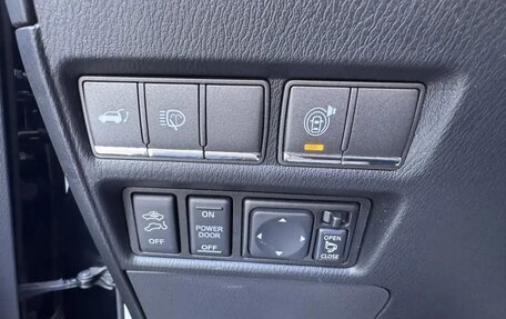 Nissan Patrol, 2011 год, 1 990 000 рублей, 22 фотография