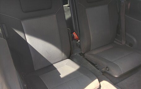 Opel Zafira B, 2010 год, 350 000 рублей, 17 фотография
