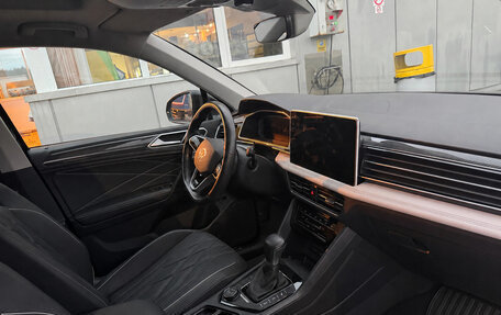 Volkswagen Tiguan II, 2023 год, 3 500 000 рублей, 2 фотография