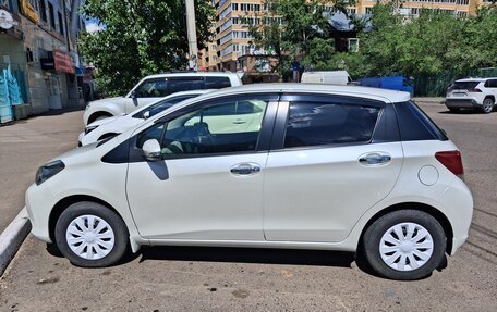 Toyota Vitz, 2015 год, 1 070 000 рублей, 2 фотография
