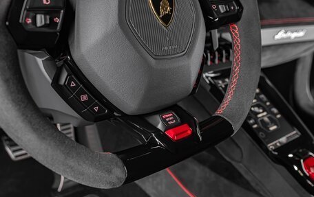 Lamborghini Huracán, 2024 год, 38 000 000 рублей, 12 фотография