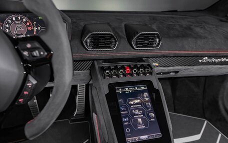 Lamborghini Huracán, 2024 год, 38 000 000 рублей, 13 фотография