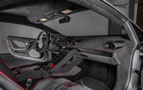 Lamborghini Huracán, 2024 год, 38 000 000 рублей, 16 фотография