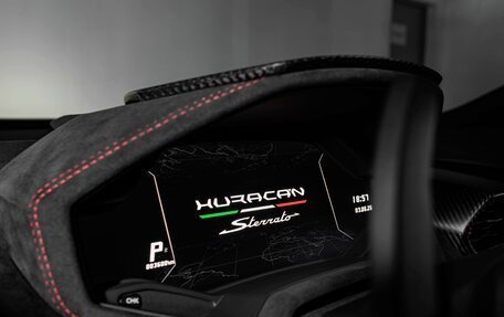 Lamborghini Huracán, 2024 год, 38 000 000 рублей, 19 фотография