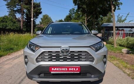 Toyota RAV4, 2019 год, 3 390 000 рублей, 2 фотография